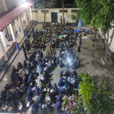 Bermalam di sekolah